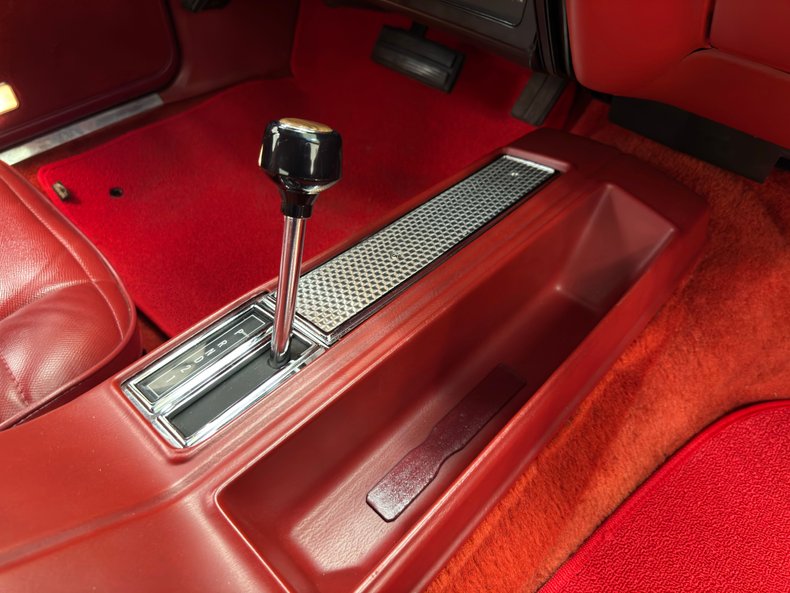 Chrysler-300-1979-Spinnaker-White-Canyon-Red-7