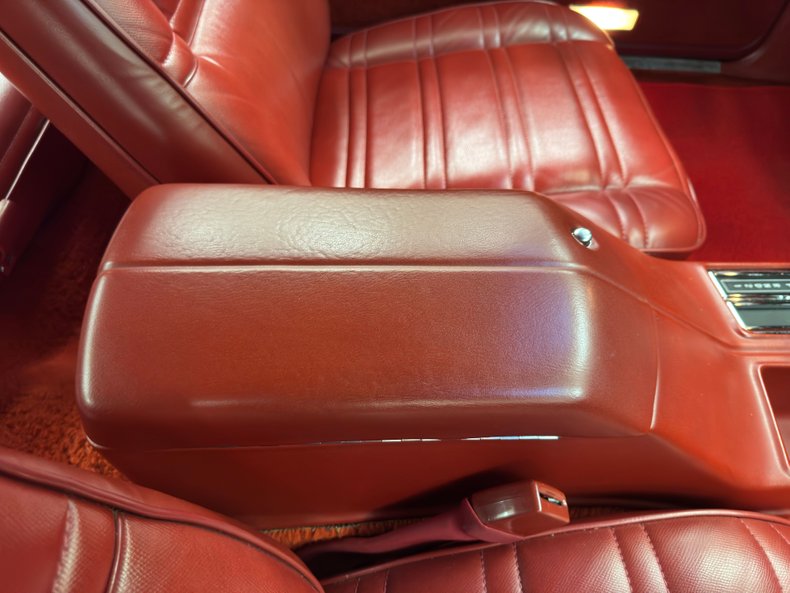 Chrysler-300-1979-Spinnaker-White-Canyon-Red-8