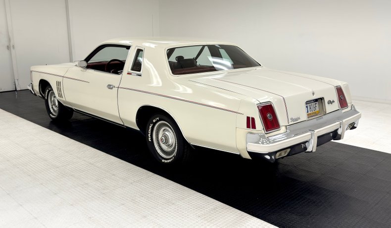 Chrysler-300-1979-Spinnaker-White-Canyon-Red
