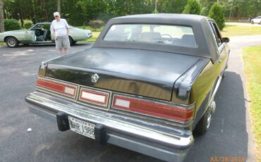 Chrysler-5th-avenue-1988-red-1