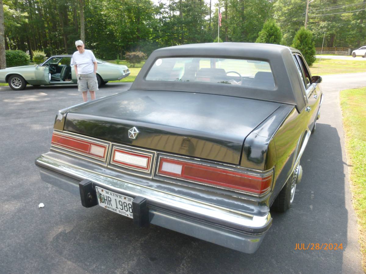 Chrysler-5th-avenue-1988-red-1