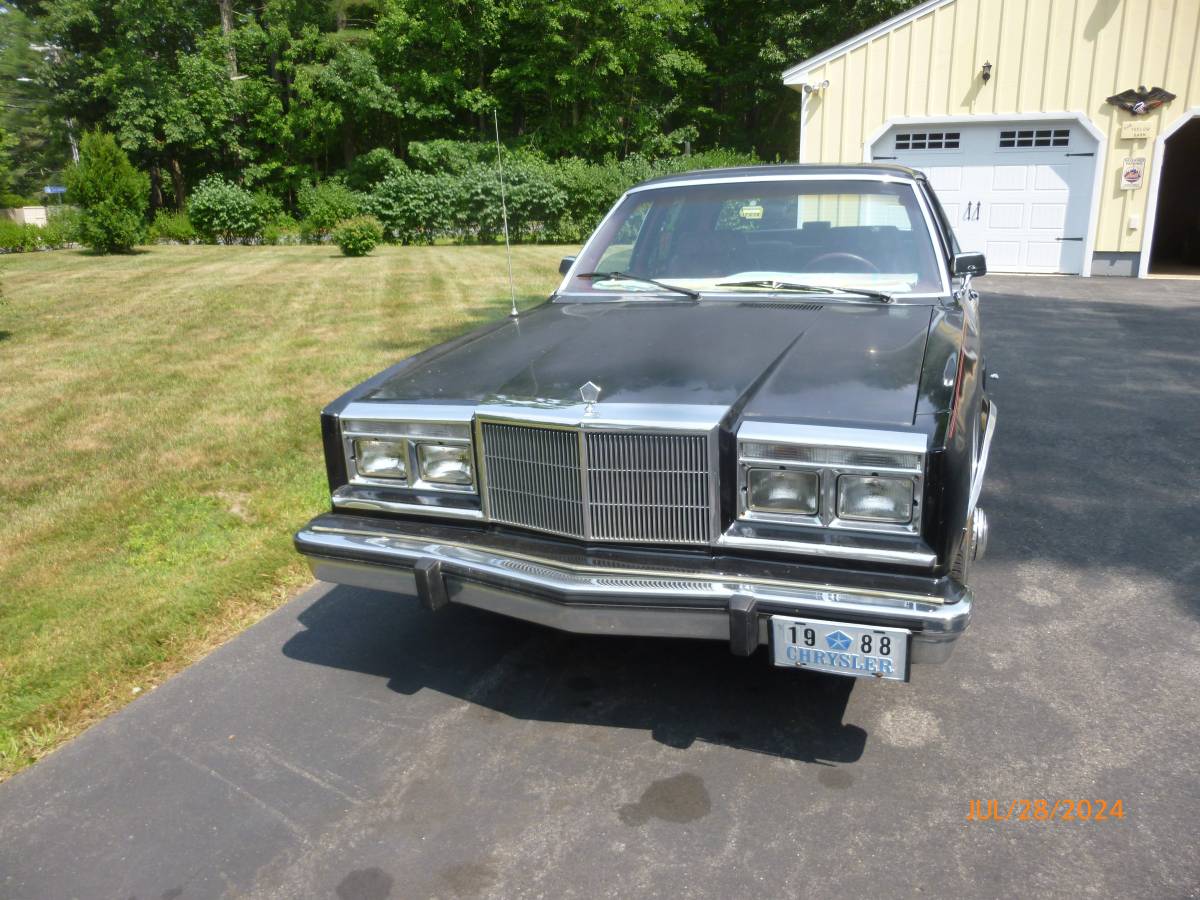 Chrysler-5th-avenue-1988-red-2