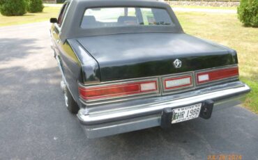 Chrysler-5th-avenue-1988-red-4