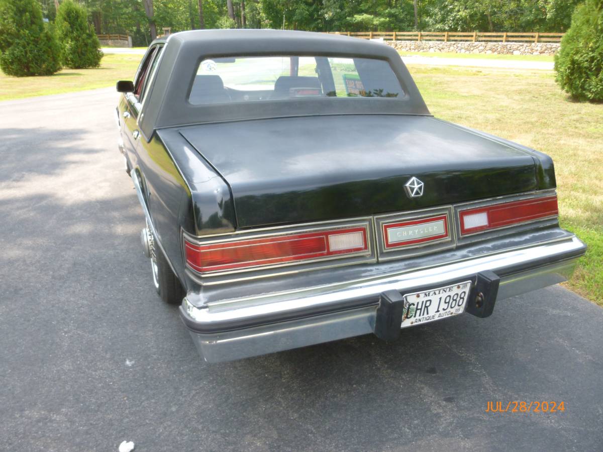 Chrysler-5th-avenue-1988-red-4