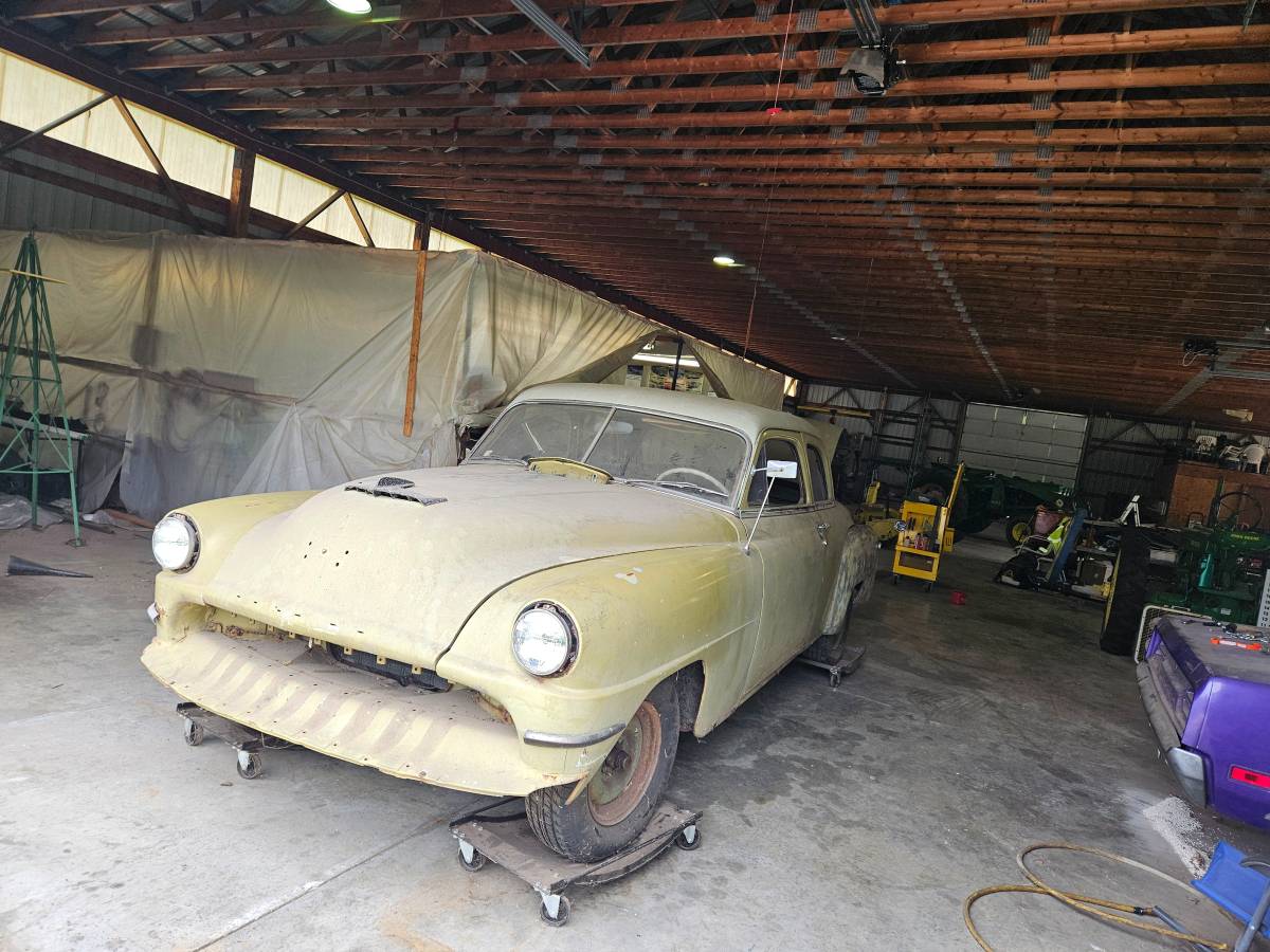 Chrysler-Desoto-1952-yellow