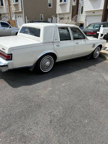 Chrysler-Fifth-avenue-1983-White-4
