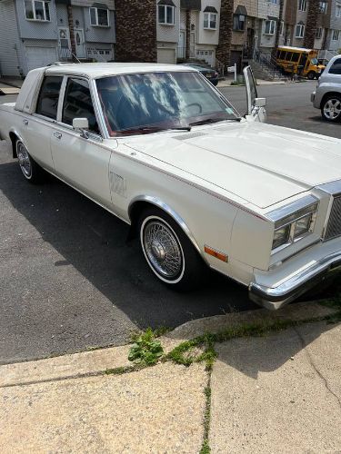 Chrysler-Fifth-avenue-1983-White-7