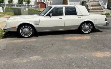 Chrysler-Fifth-avenue-1983-White-9