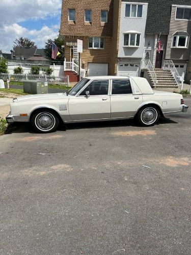 Chrysler-Fifth-avenue-1983-White-9