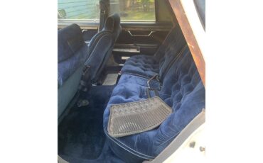 Chrysler-Fifth-avenue-1987-White-Blue-4