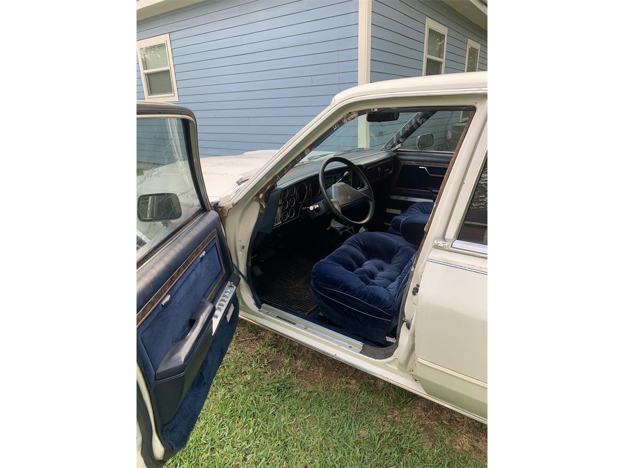 Chrysler-Fifth-avenue-1987-White-Blue-8
