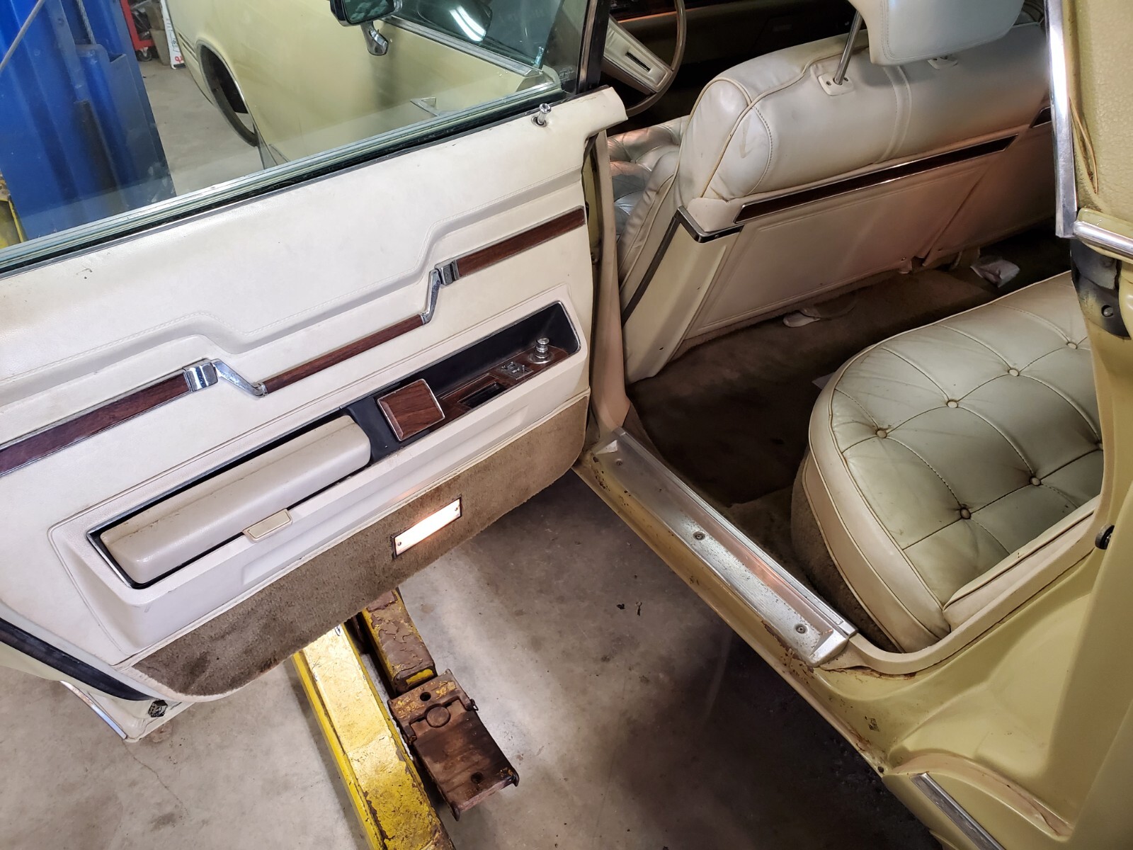 Chrysler-Imperial-1972-12