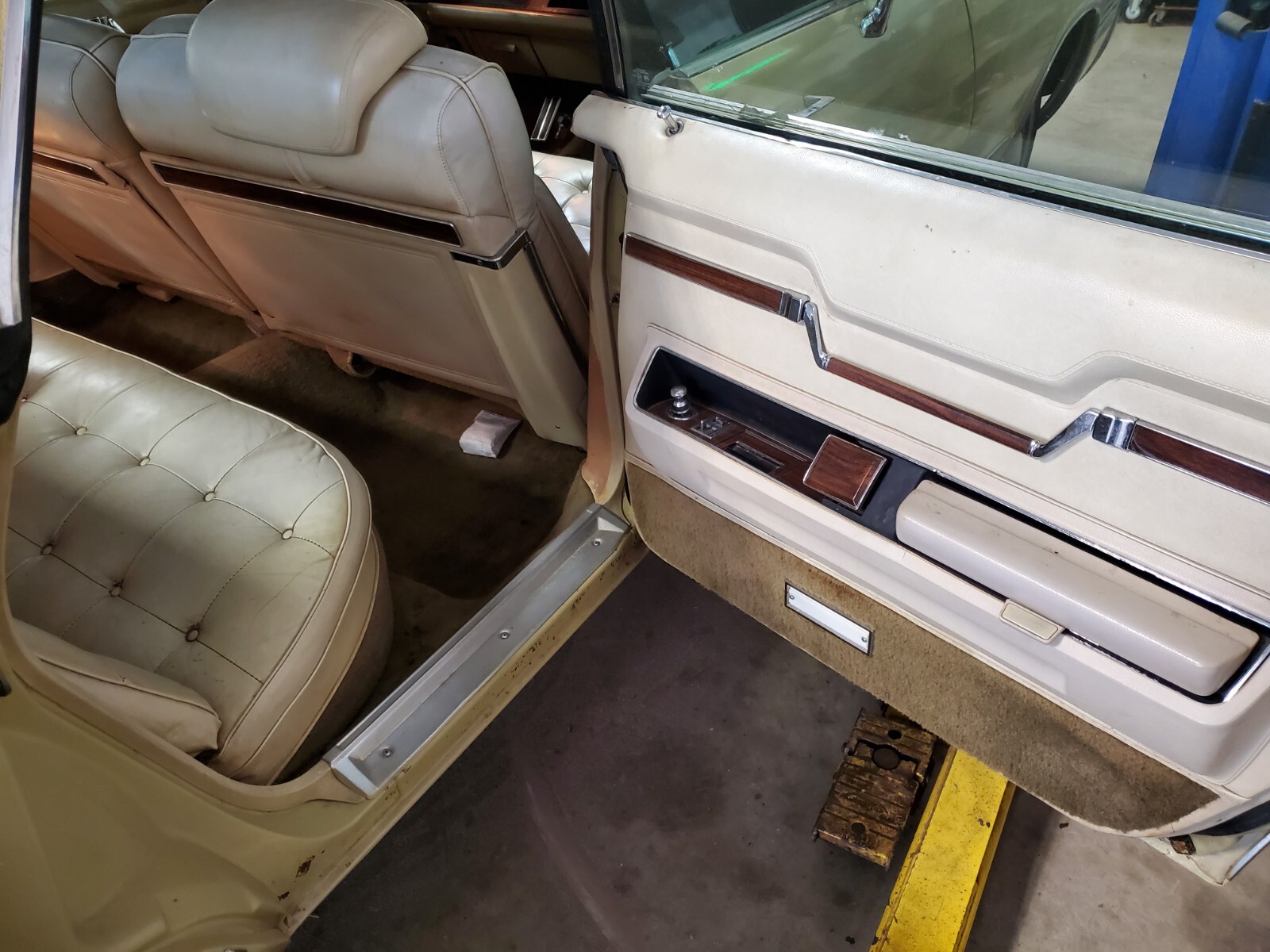 Chrysler-Imperial-1972-19