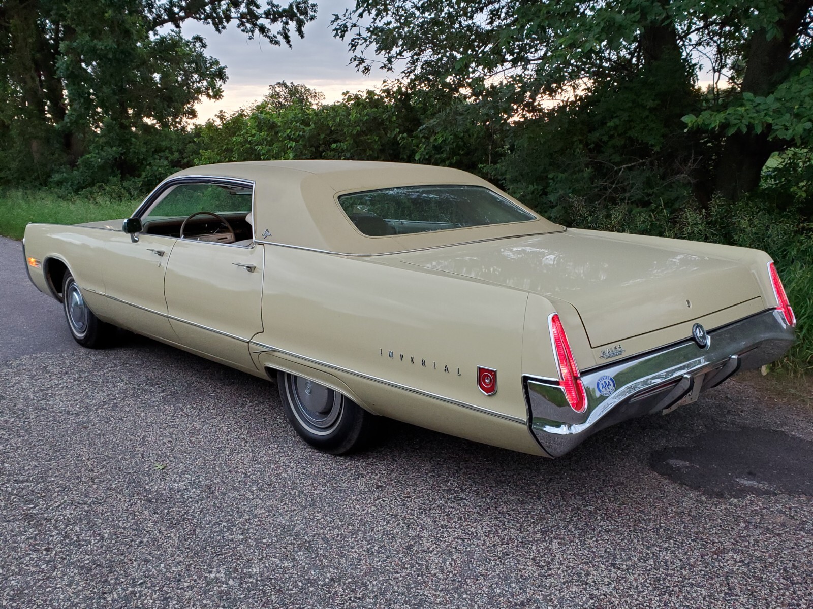 Chrysler-Imperial-1972-4