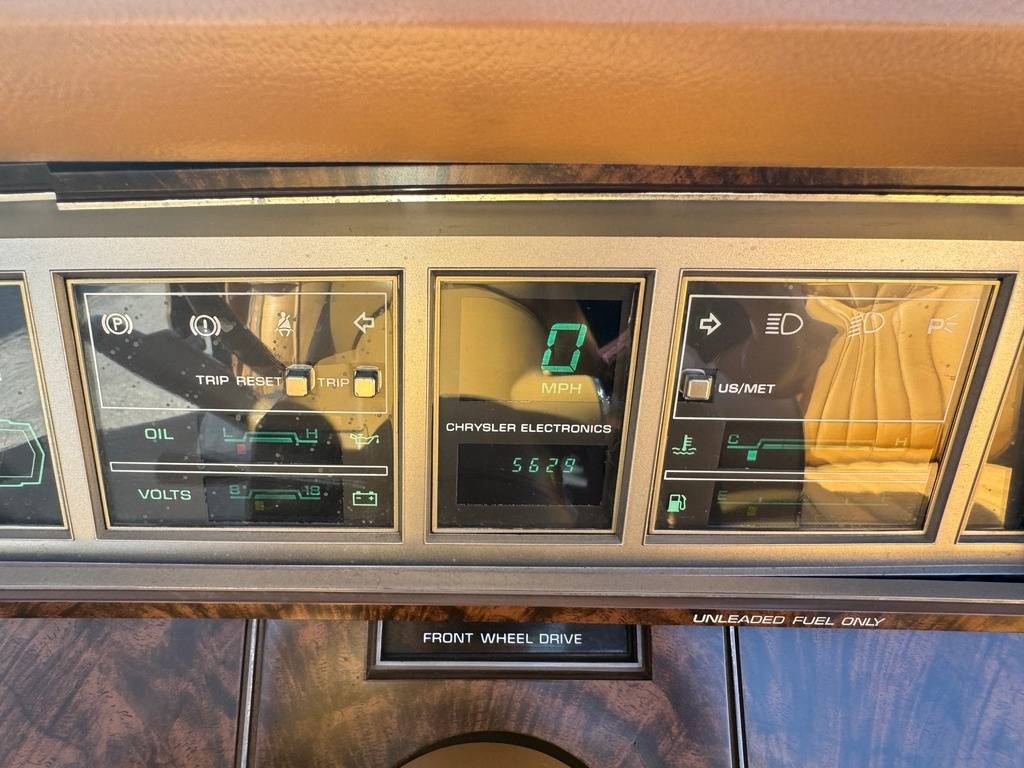 Chrysler-Le-baron-1985-black-13