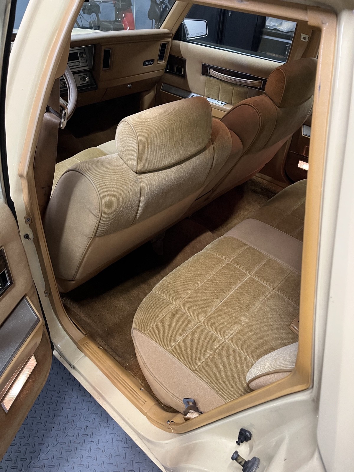 Chrysler-LeBaron-1985-Wagon-11