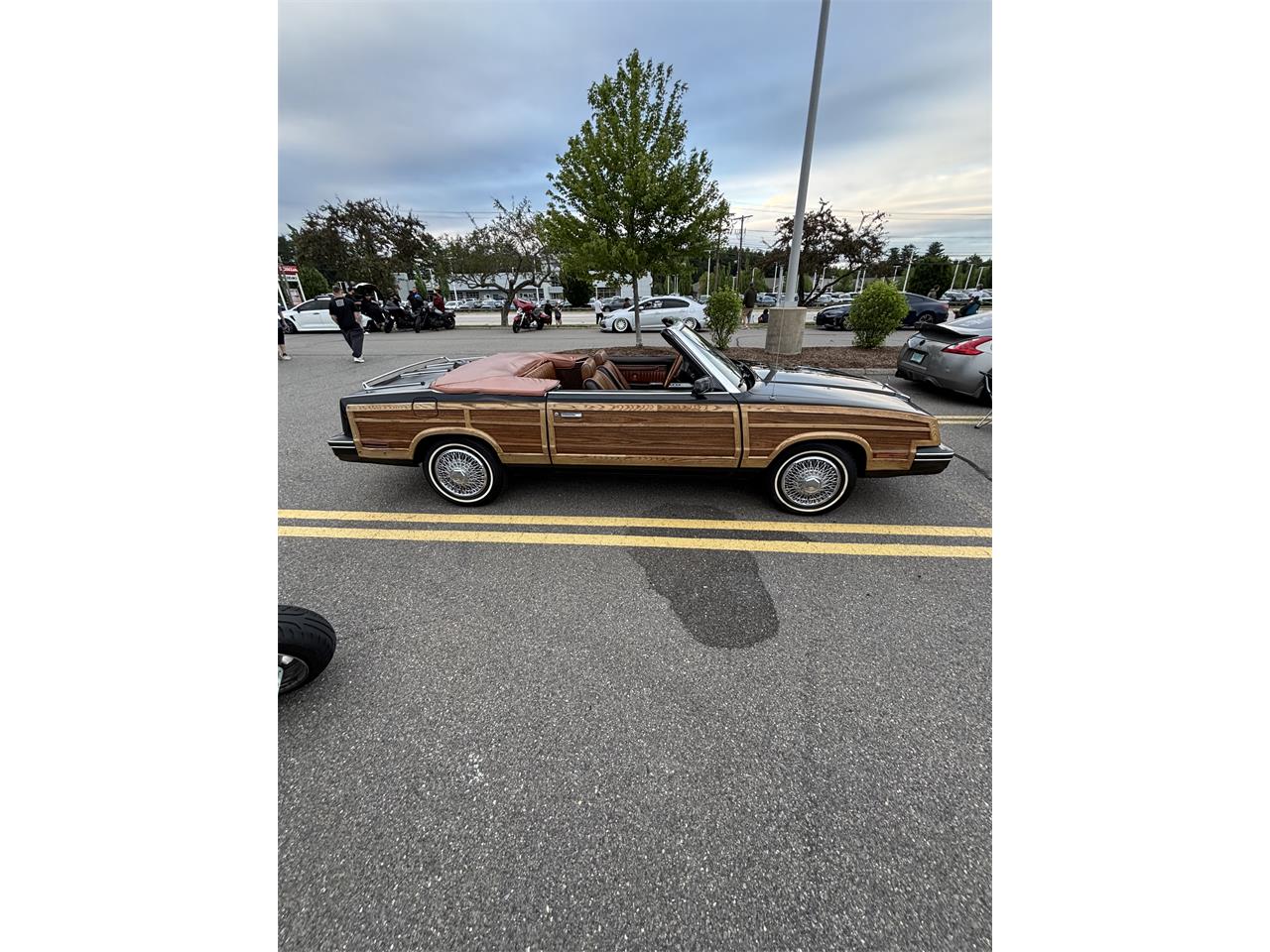 Chrysler-Lebaron-1983-Dark-blue-with-wood-Brown-leather-1