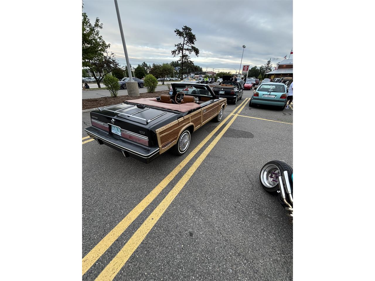 Chrysler-Lebaron-1983-Dark-blue-with-wood-Brown-leather-2