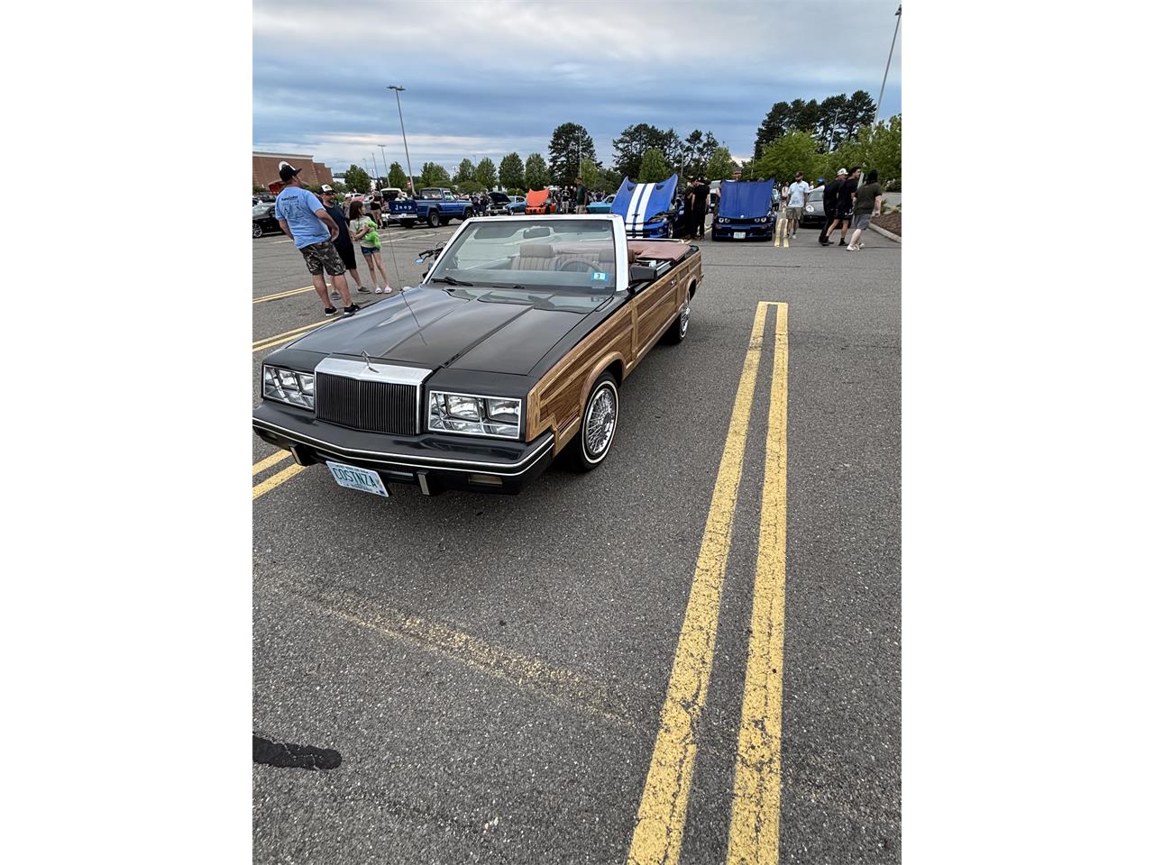Chrysler-Lebaron-1983-Dark-blue-with-wood-Brown-leather-4