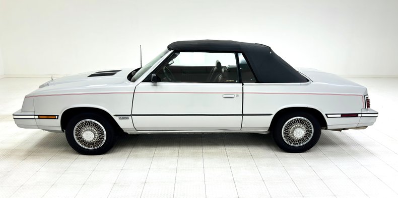 Chrysler-Lebaron-1985-Bright-Silver-Metall-Oxblood-18