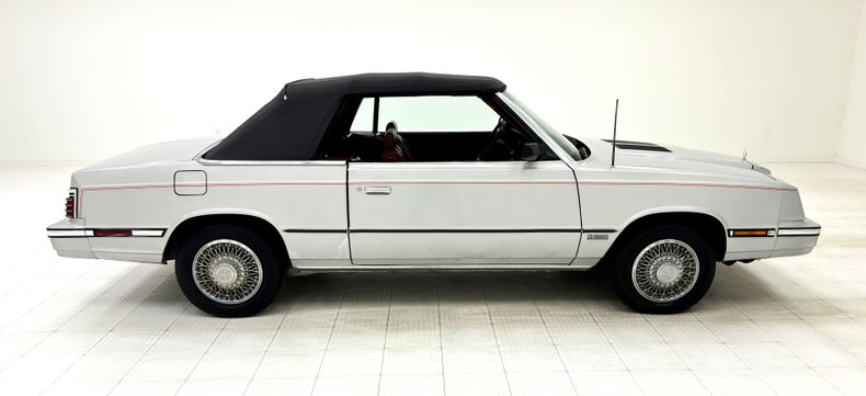 Chrysler-Lebaron-1985-Bright-Silver-Metall-Oxblood-23