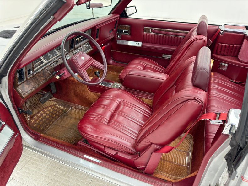 Chrysler-Lebaron-1985-Bright-Silver-Metall-Oxblood-41
