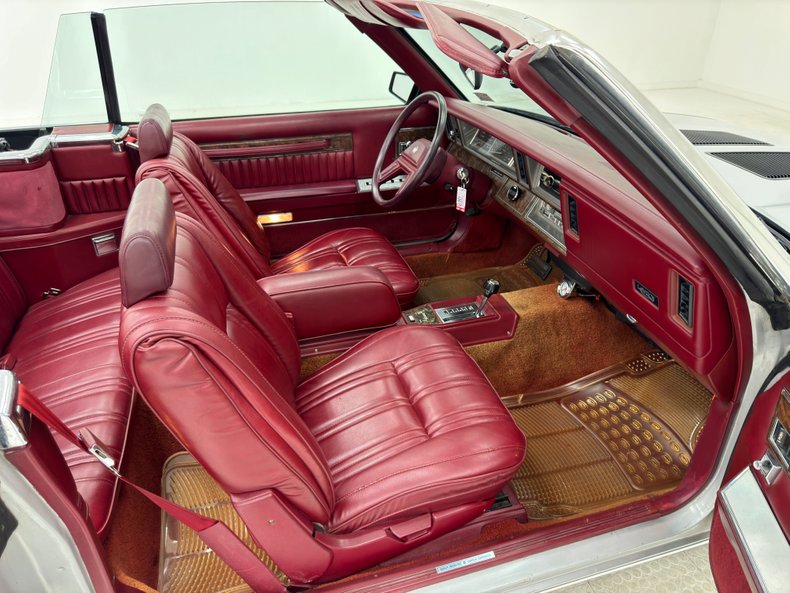 Chrysler-Lebaron-1985-Bright-Silver-Metall-Oxblood-43