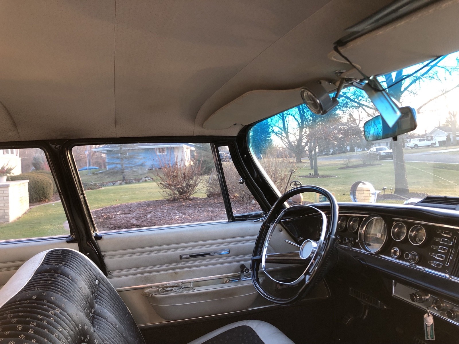Chrysler-New-Yorker-1964-26