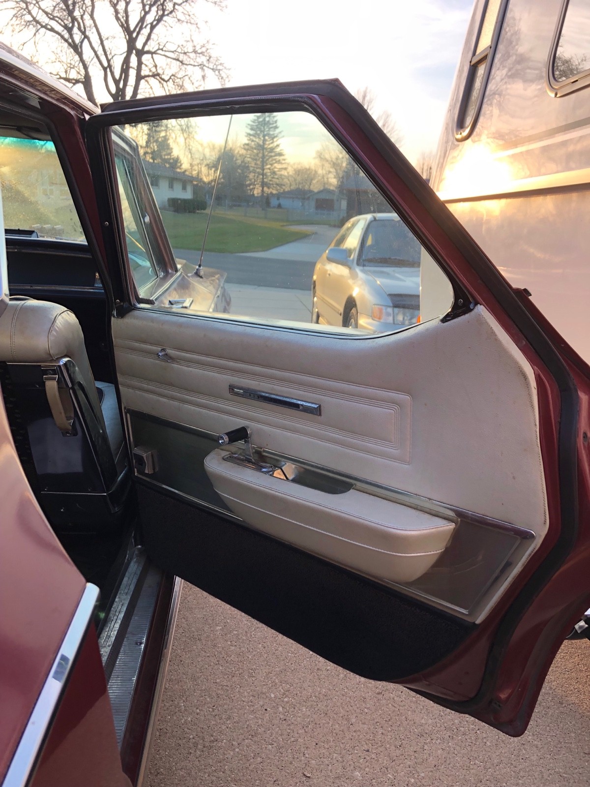 Chrysler-New-Yorker-1964-32