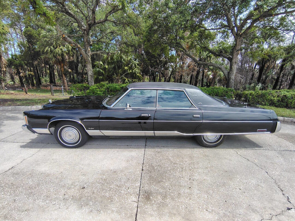Chrysler-New-Yorker-1975-14