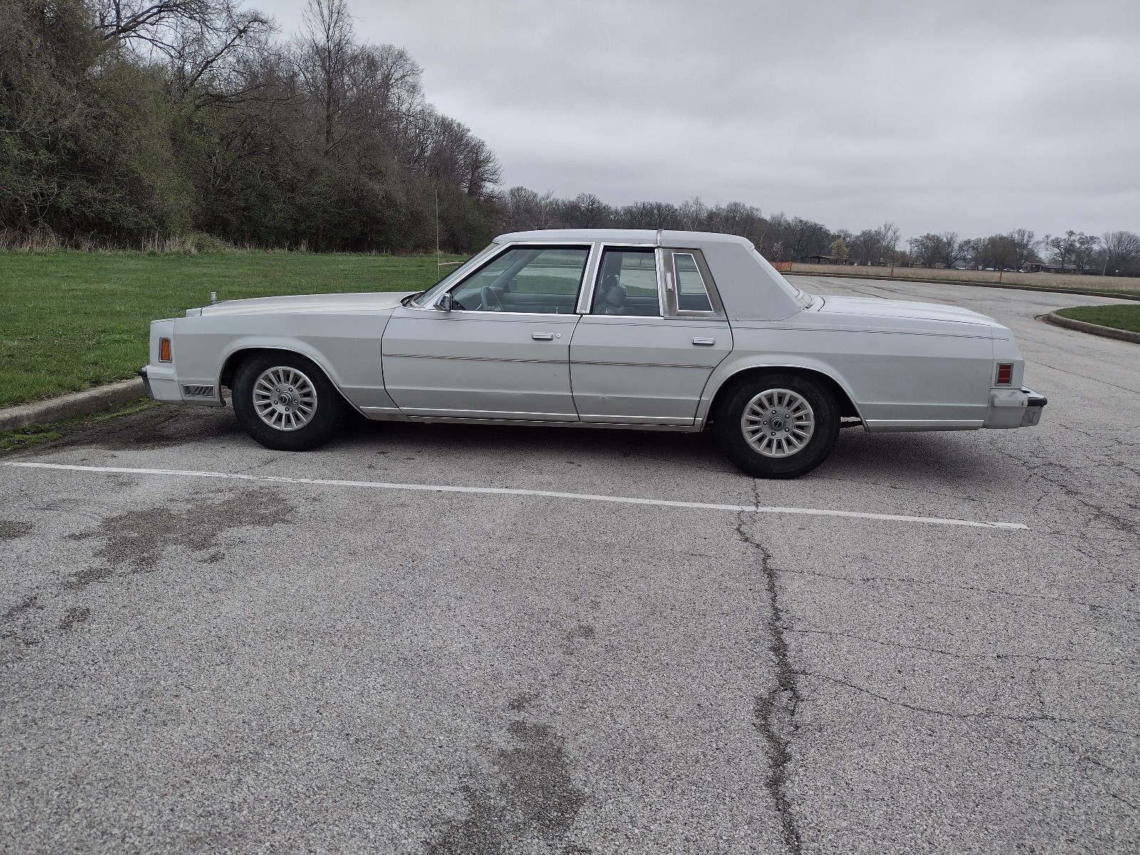 Chrysler-New-Yorker-1979-6