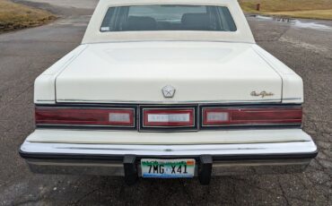 Chrysler-New-Yorker-1983-5