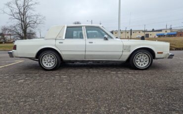 Chrysler-New-Yorker-1983-7