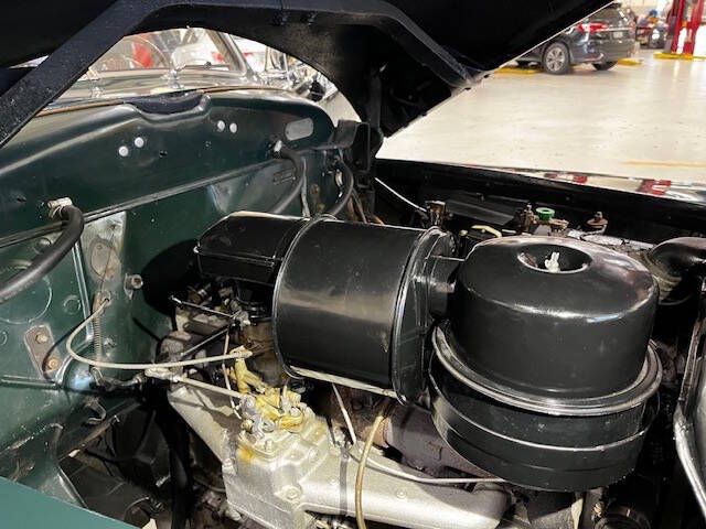 Chrysler-New-yorker-1948-Pacific-GreenTan-To-Burgundy-20