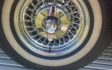 Chrysler-New-yorker-1954-RedBlackTop-BurgundyTan-Leather-30