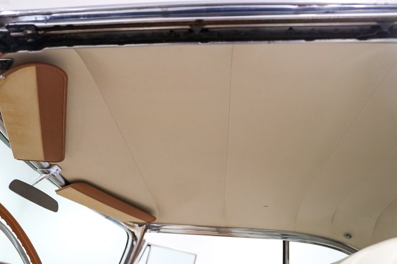 Chrysler-New-yorker-1955-Coral-White