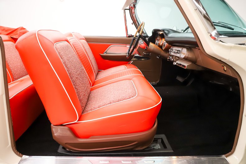 Chrysler-New-yorker-1957-Cloud-White-Ghaugin-Red-10
