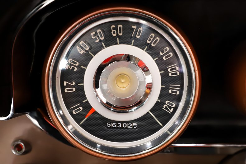 Chrysler-New-yorker-1957-Cloud-White-Ghaugin-Red-14