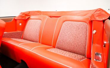 Chrysler-New-yorker-1957-Cloud-White-Ghaugin-Red-23