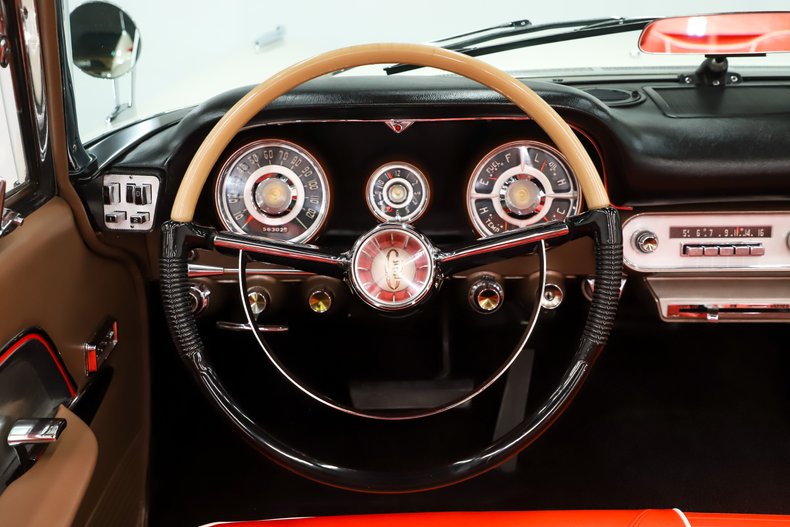 Chrysler-New-yorker-1957-Cloud-White-Ghaugin-Red-27