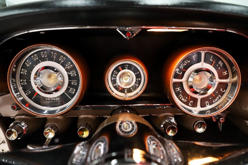 Chrysler-New-yorker-1957-Cloud-White-Ghaugin-Red-28