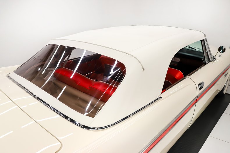 Chrysler-New-yorker-1957-Cloud-White-Ghaugin-Red-3
