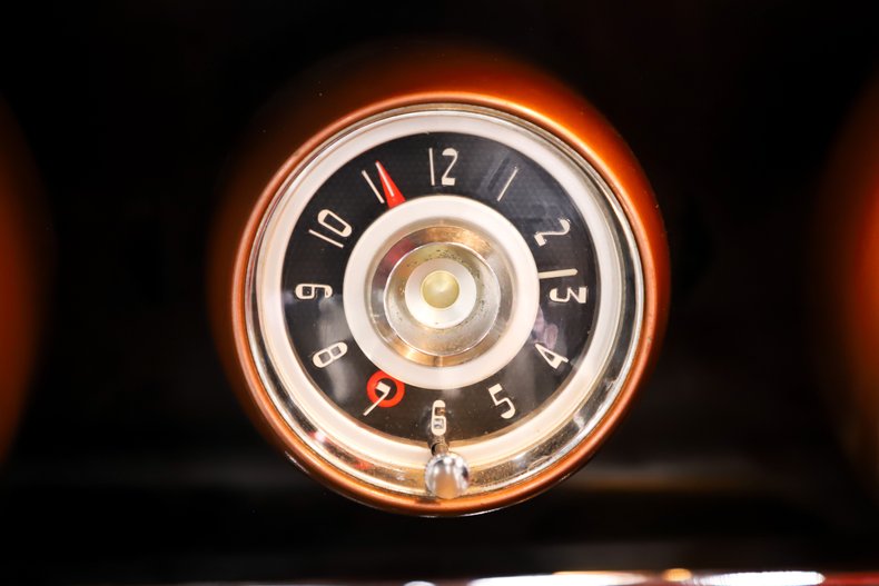 Chrysler-New-yorker-1957-Cloud-White-Ghaugin-Red-30