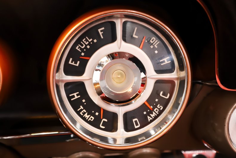 Chrysler-New-yorker-1957-Cloud-White-Ghaugin-Red-31