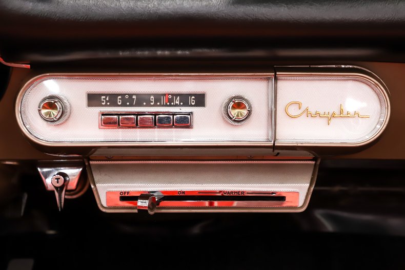 Chrysler-New-yorker-1957-Cloud-White-Ghaugin-Red-34