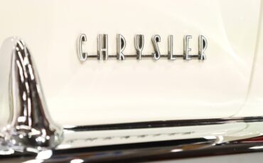 Chrysler-New-yorker-1957-Cloud-White-Ghaugin-Red-35