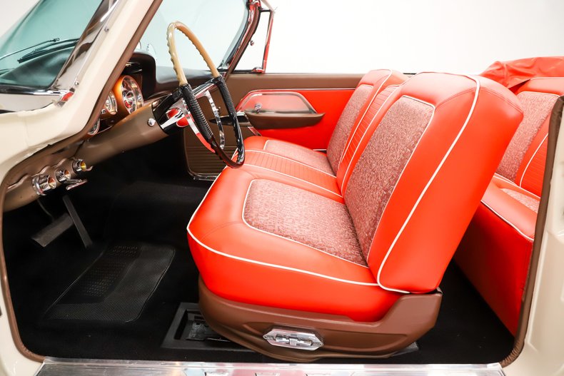 Chrysler-New-yorker-1957-Cloud-White-Ghaugin-Red-36