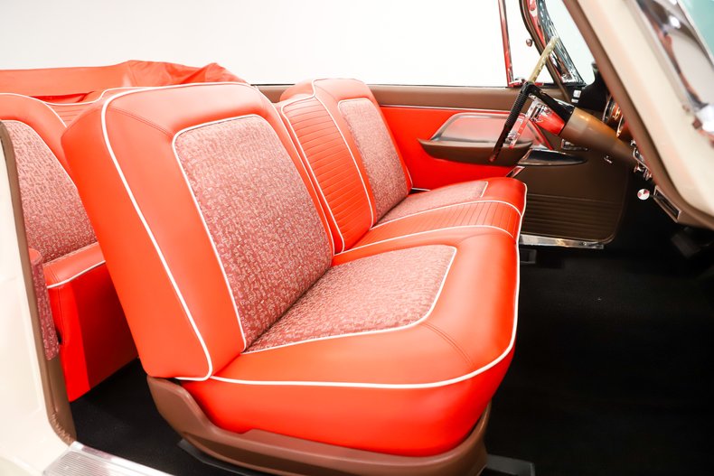 Chrysler-New-yorker-1957-Cloud-White-Ghaugin-Red-45