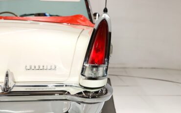 Chrysler-New-yorker-1957-Cloud-White-Ghaugin-Red-48