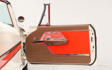Chrysler-New-yorker-1957-Cloud-White-Ghaugin-Red-6